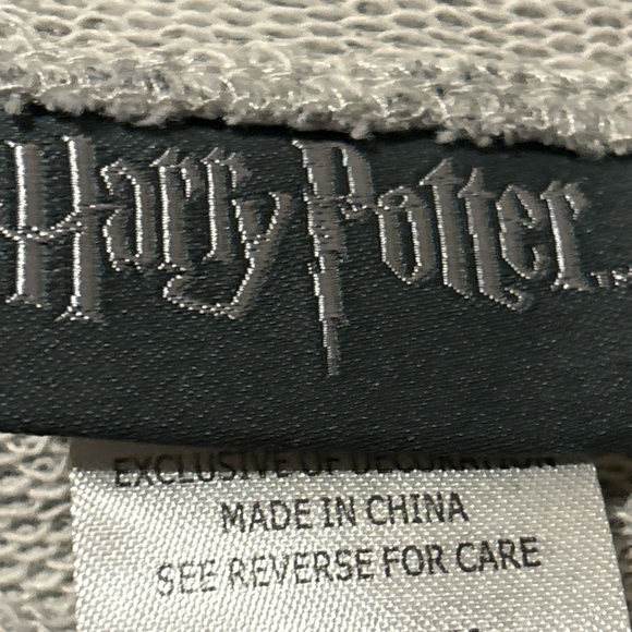 New heather gray Harry Potter short sleeve sweatshirt hogwart sign on front - Picture 8 of 11